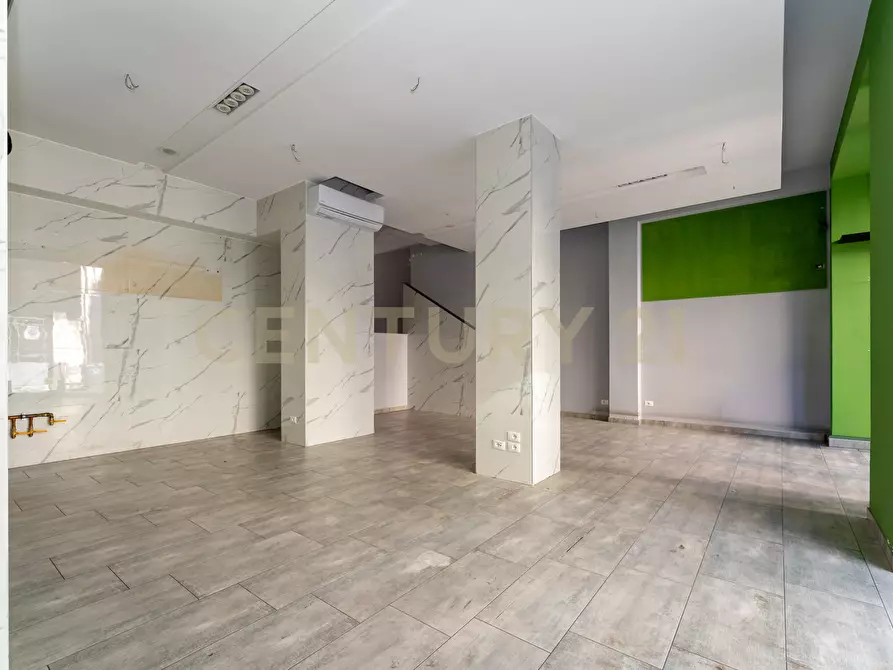 Immagine 11 di Locale commerciale in vendita  in Via Mario Sangiorgi 56 a Catania