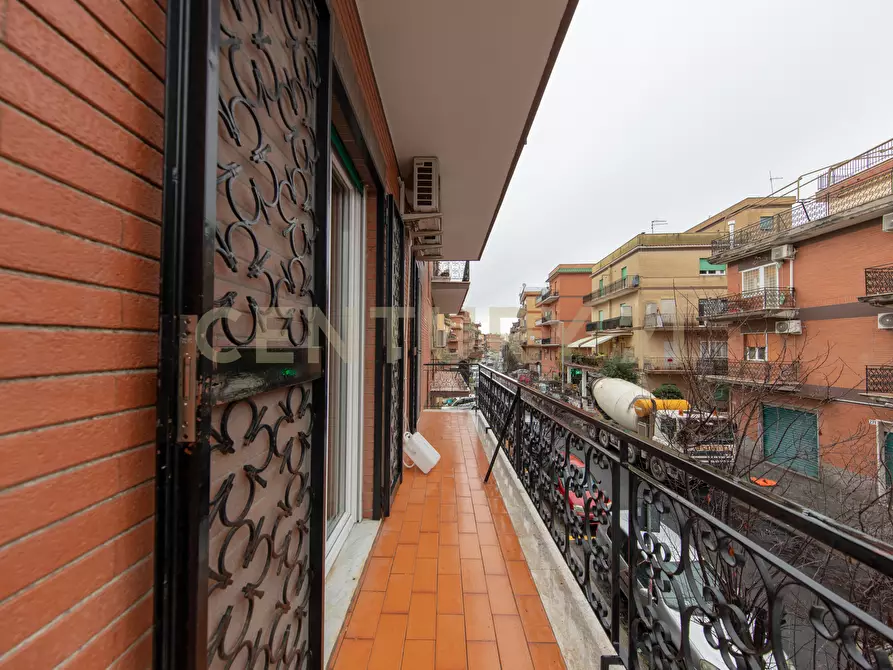 Immagine 25 di Bilocale in vendita  in Via Enrico Bondi 294 a Roma