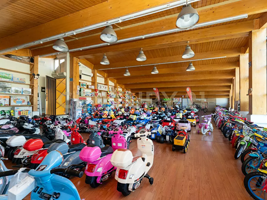 Immagine 46 di Locale commerciale in vendita  in Via Passo Gravina 150 a Catania