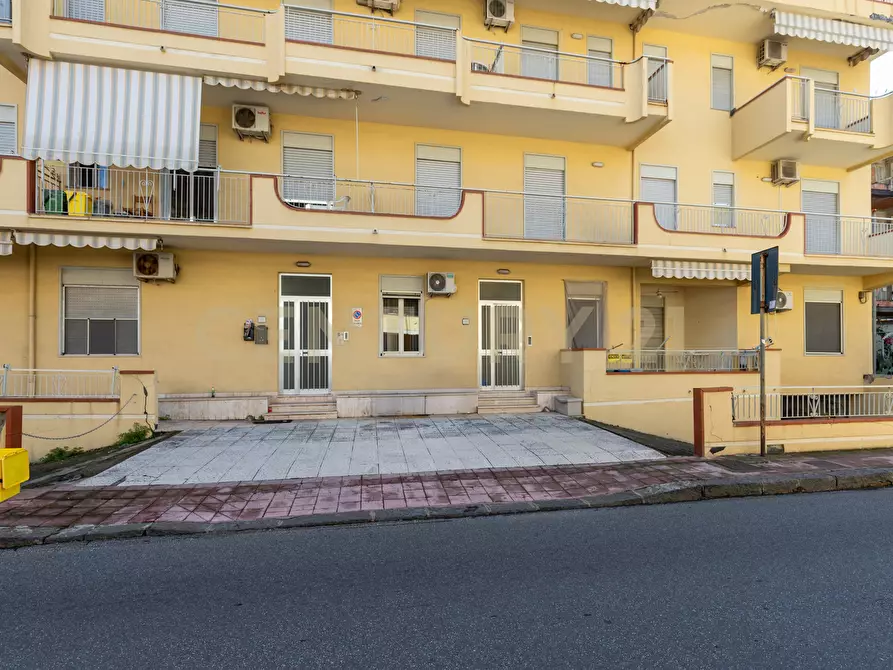 Immagine 5 di Trilocale in vendita  in Via Consolare Valeria 9797 a Sant'alessio Siculo