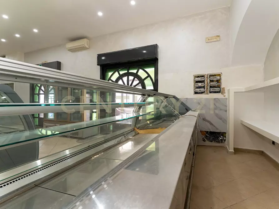 Immagine 11 di Bar / Ristorante in vendita  in Viale Papa Giovanni XXIII 46 a Camporotondo Etneo