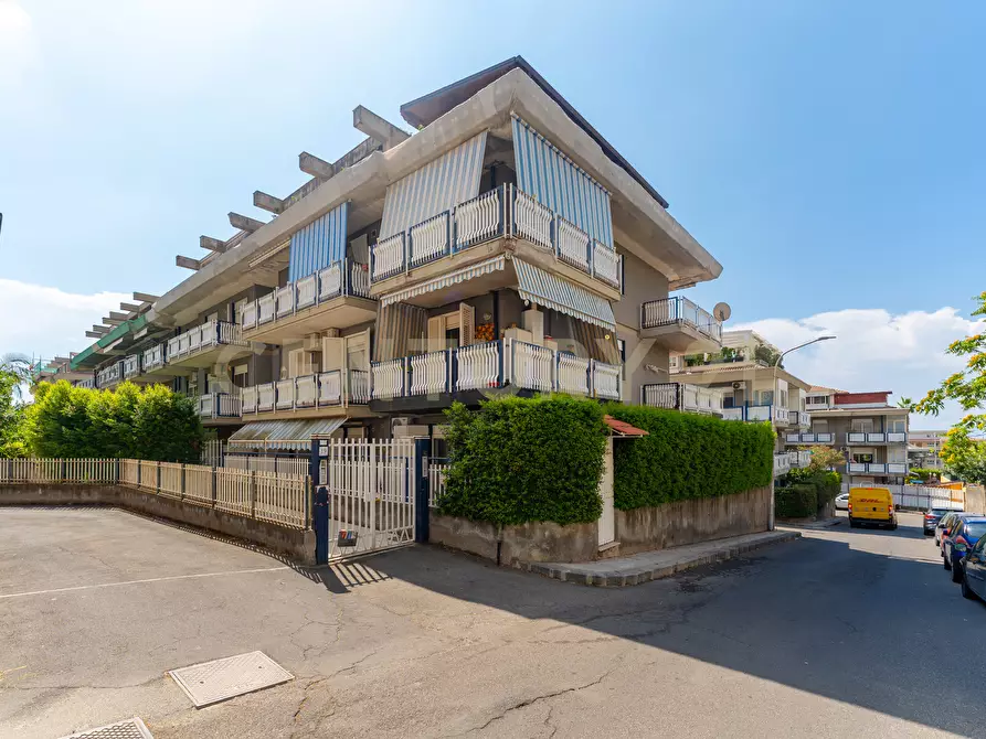 Immagine 34 di Pentalocale in vendita  in Via Nobile 19 a San Gregorio Di Catania