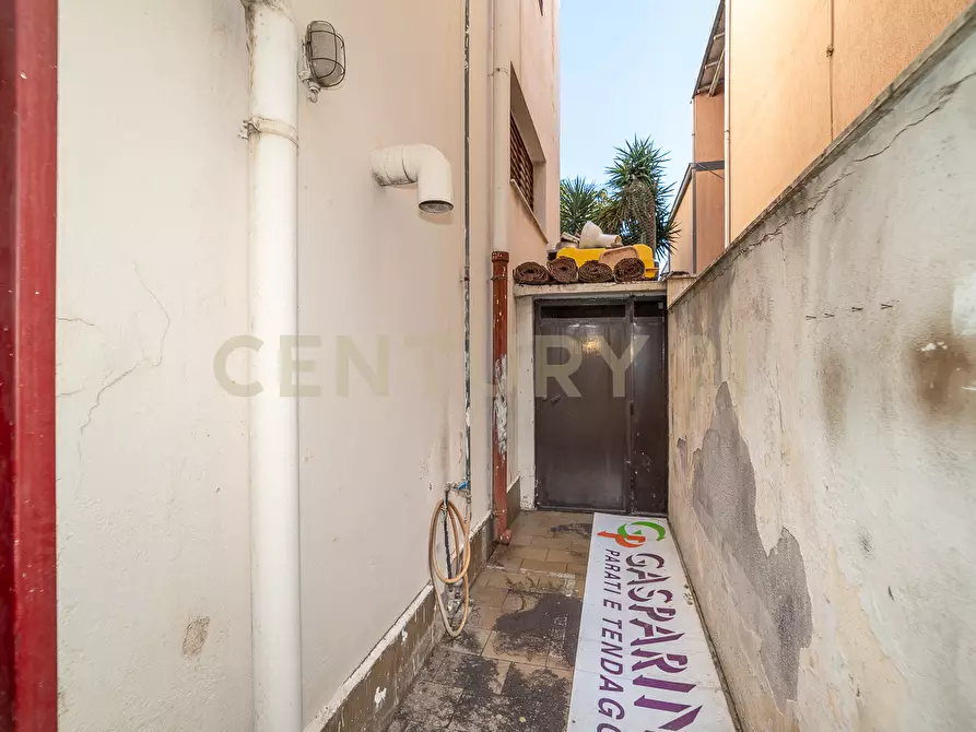 Immagine 22 di Attività commerciale in vendita  a Misterbianco