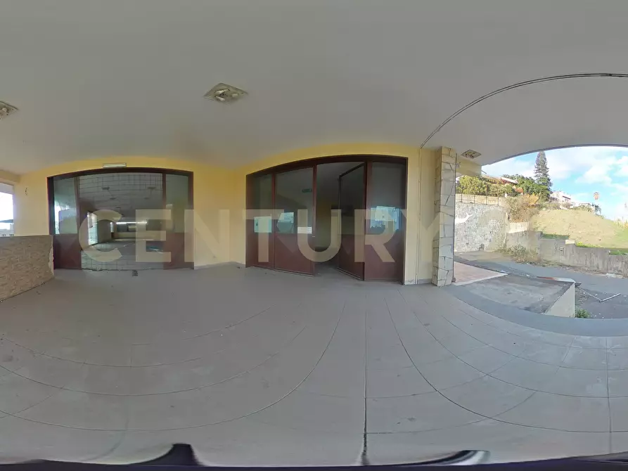 Immagine 82 di Showroom in vendita  in Via delle Scuole 1 a Aci Castello