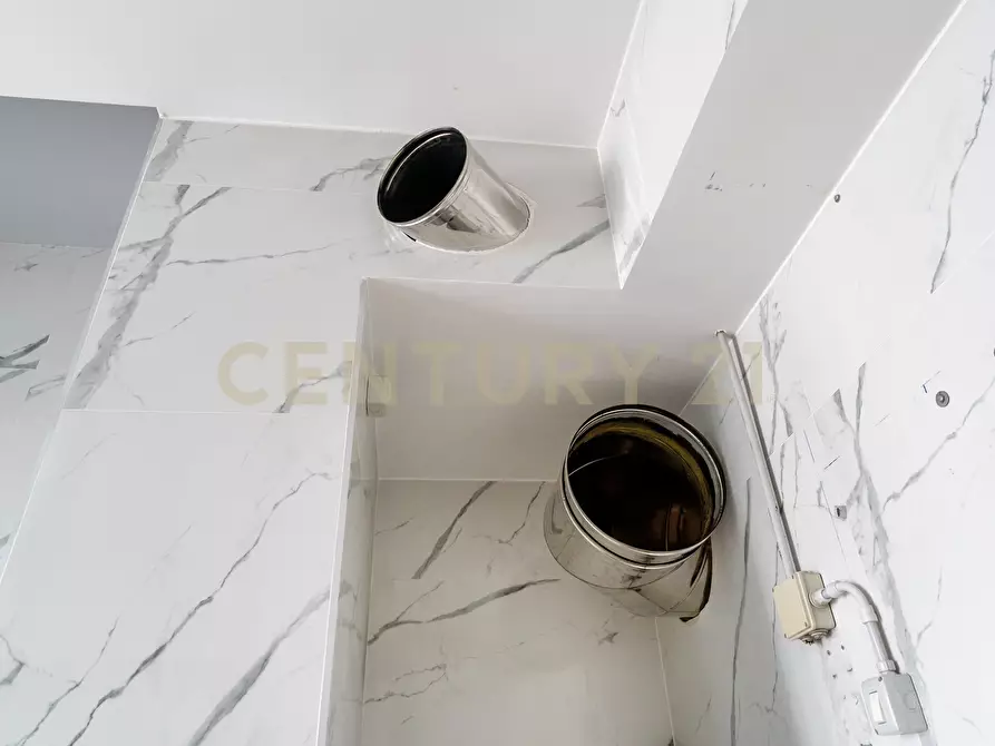 Immagine 16 di Locale commerciale in vendita  in Via Mario Sangiorgi 56 a Catania