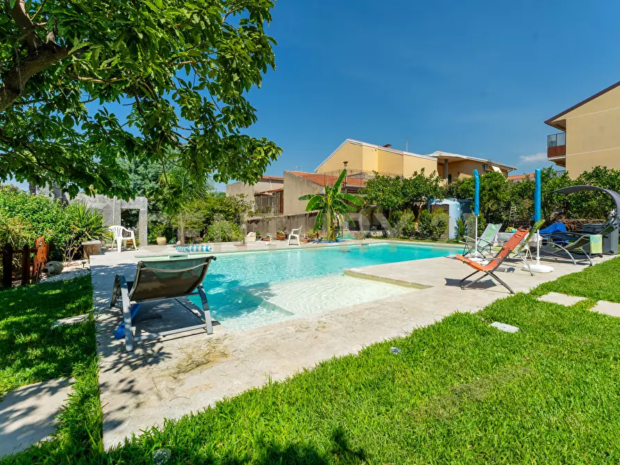 Immagine 55 di Casa bifamiliare in affitto  in VIA ETNEA 168 a Tremestieri Etneo