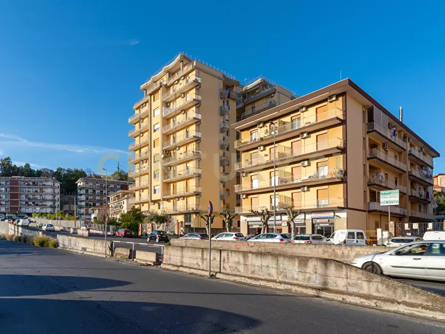 Immagine 40 di Pentalocale in vendita  in Via Due Obelischi 48 a Gravina Di Catania