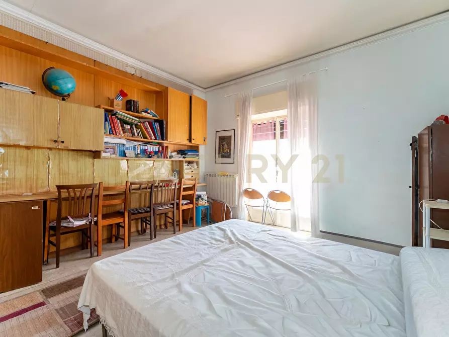 Immagine 40 di Pentalocale in vendita  in Via Fratelli Bandiera 13 a Gravina Di Catania