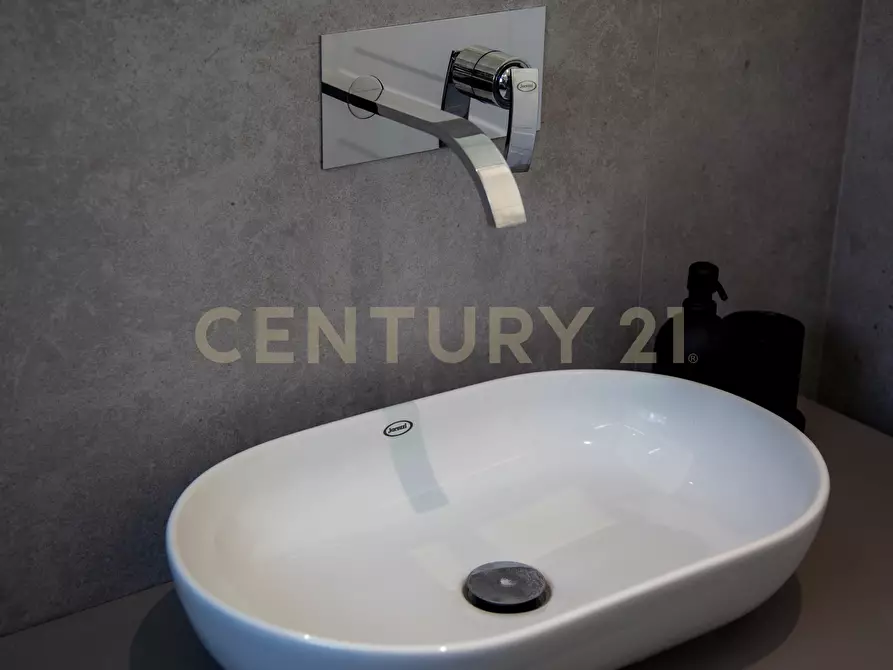 Immagine 50 di Bilocale in affitto  in Via Montecristo 10 a Roma