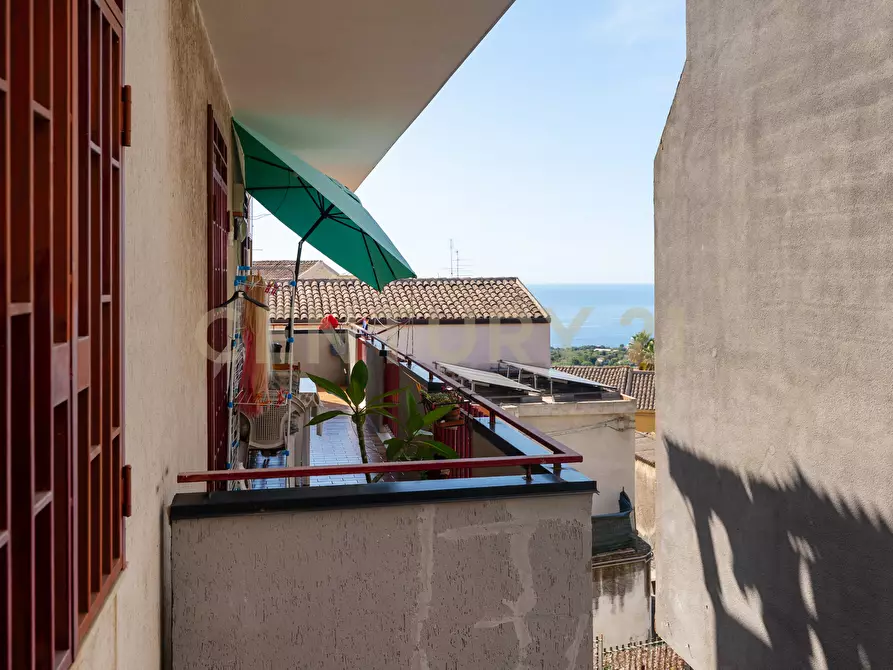 Immagine 19 di Quadrilocale in vendita  in Via Trieste 5 a Aci Castello
