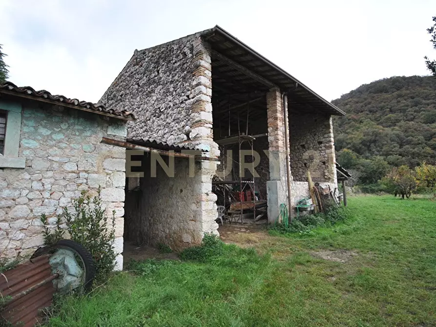 Immagine 2 di Rustico / casale in vendita  in Via Squaranto 6 a Verona