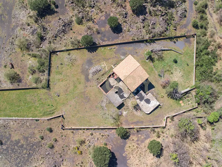 Immagine 16 di Palazzo in vendita  in Via dell'Aria snc a Pedara