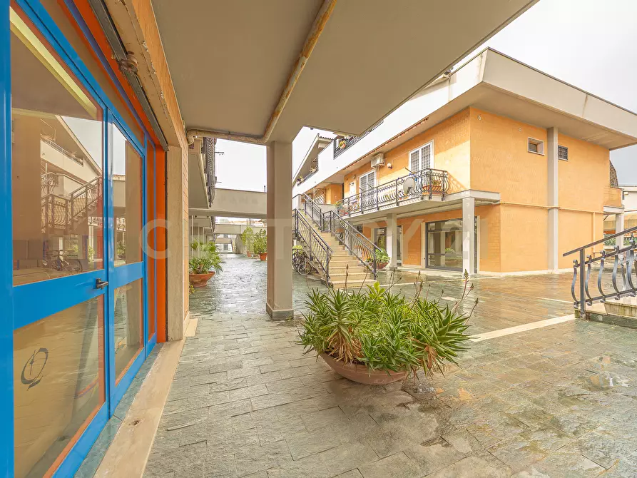 Immagine 15 di Ufficio in vendita  in Via Claudio Villa 81 a Roma