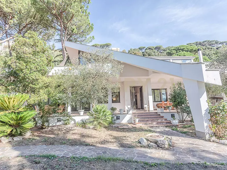 Immagine 36 di Villa in vendita  in Via Spiaggia del Lago 17b a Castel Gandolfo