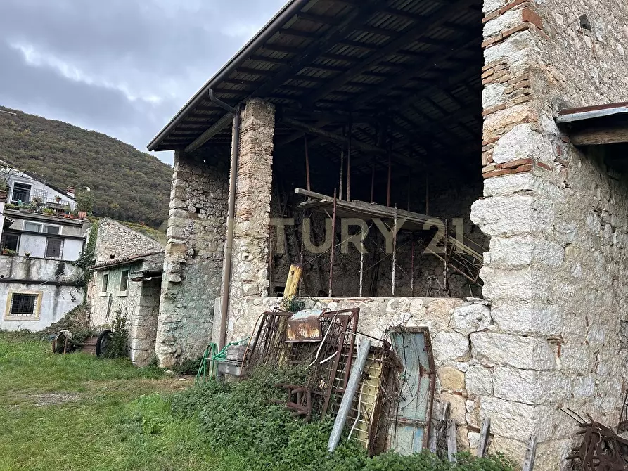 Immagine 35 di Rustico / casale in vendita  in Via Squaranto 6 a Verona