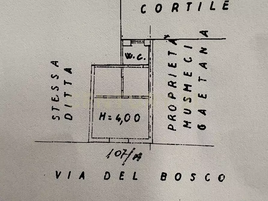 Immagine 25 di Locale commerciale in vendita  in Via del Bosco 107 a Catania