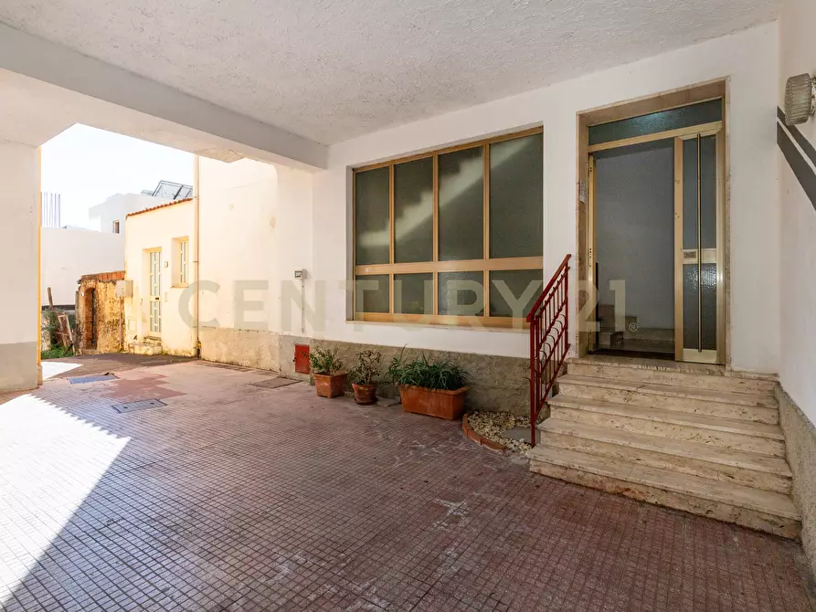 Immagine 3 di Quadrilocale in vendita  in Via Cavour 5 a Sant'alessio Siculo