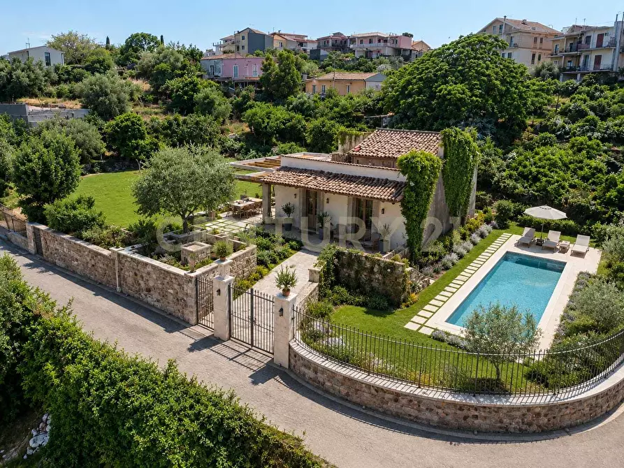 Immagine 1 di Rustico / casale in vendita  in Via Castelnuovo Don Bosco 32 a Acireale