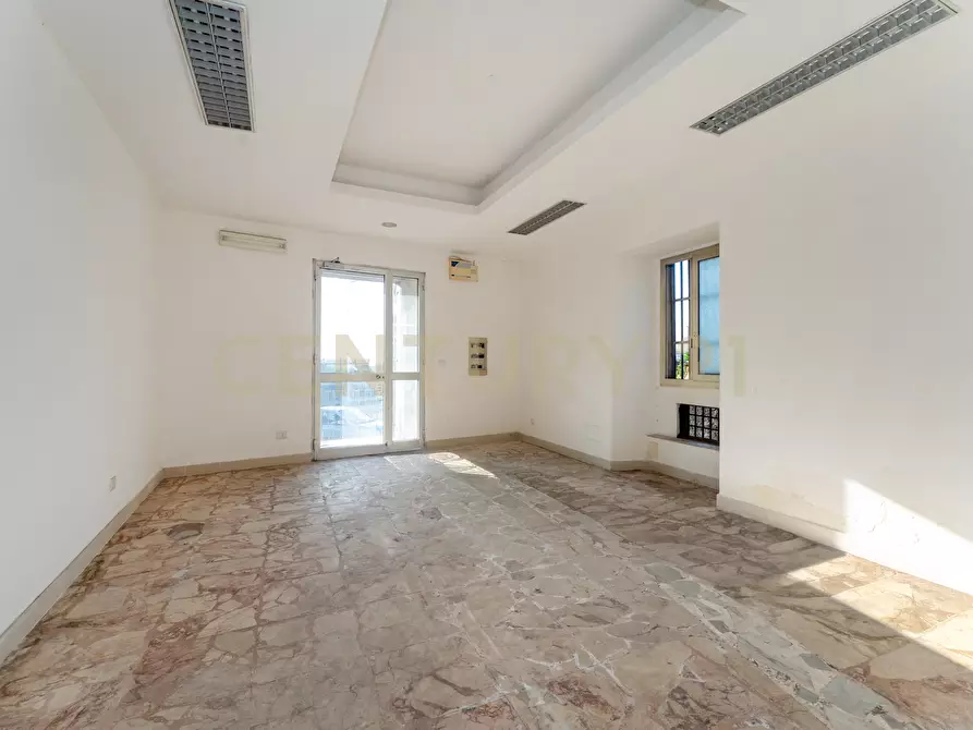 Immagine 15 di Locale commerciale in vendita  in Via Nizzeti a Tremestieri Etneo