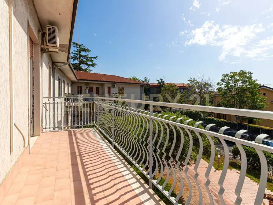 Immagine 41 di Pentalocale in affitto  in Viale Lorenzo Bolano 45 a Catania