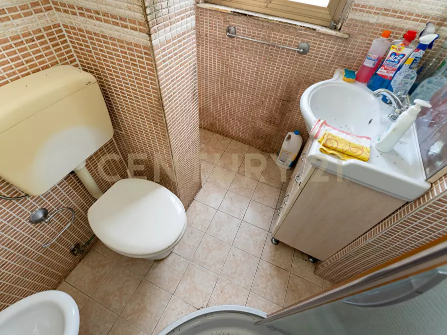 Immagine 23 di Pentalocale in vendita  in Via Edmondo de Amicis 62 a Catania