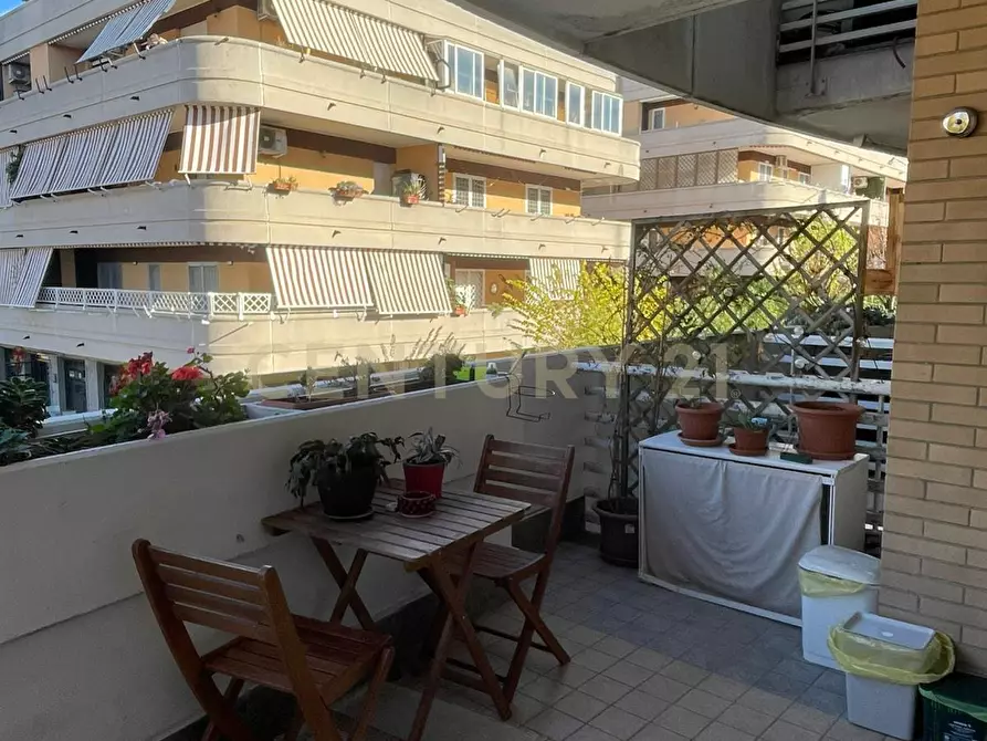 Immagine 20 di Bilocale in affitto  in via Giuseppe De Santis 3 a Roma