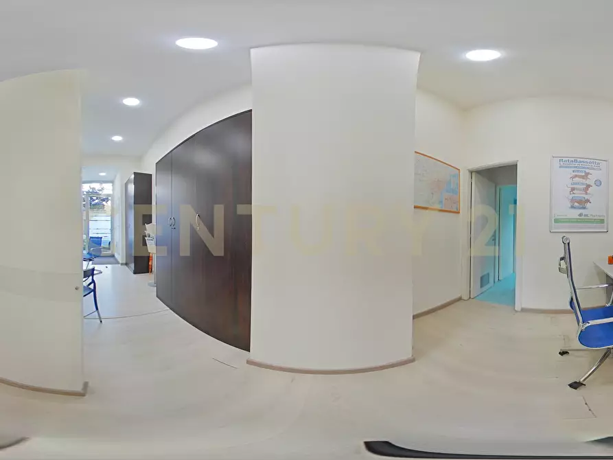 Immagine 41 di Locale commerciale in vendita  in Corso delle Province 23 a Catania