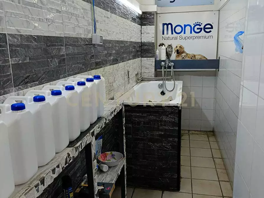 Immagine 8 di Attività artigianale in vendita  a Catania