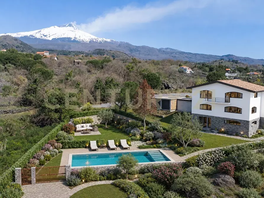 Immagine 1 di Villa in vendita  in Via dell'Aria snc a Pedara