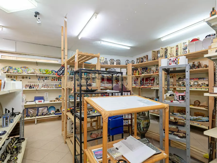 Immagine 21 di Locale commerciale in vendita  in Via Antonio Gramsci 3434 a Fiumefreddo Di Sicilia