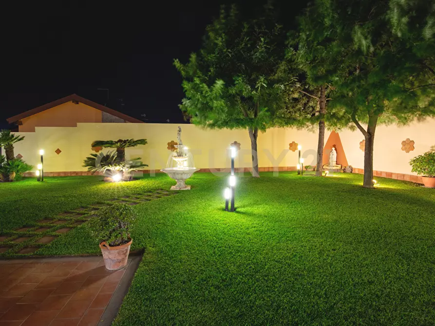 Immagine 87 di Villa in vendita  in Via Salemi 19 a Mascalucia