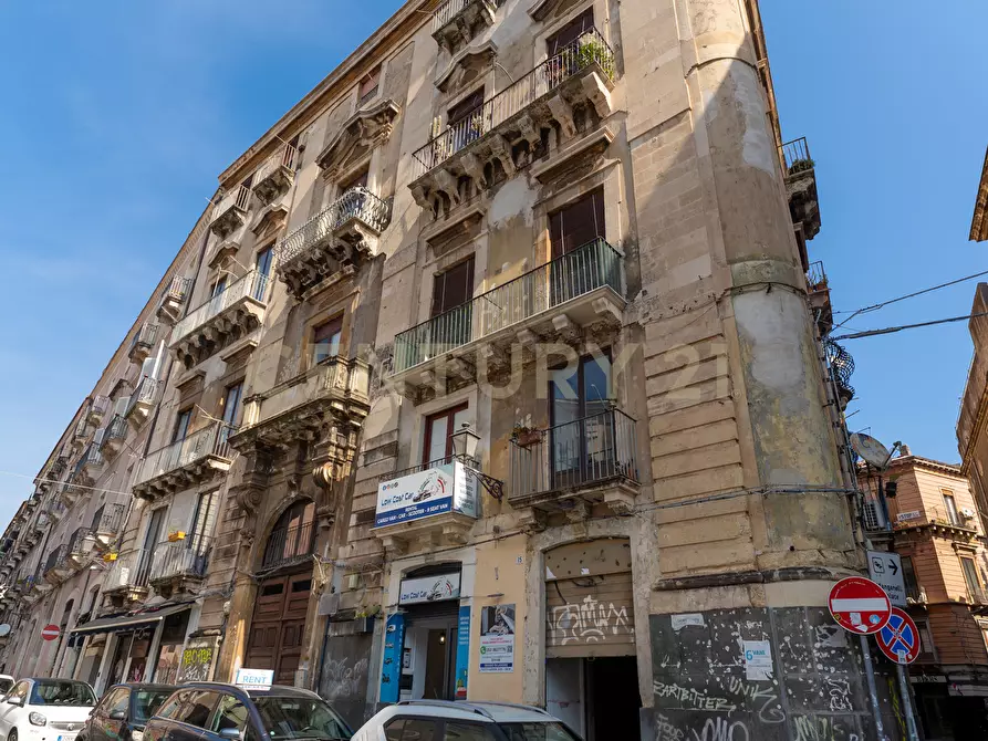 Immagine 14 di Locale commerciale in vendita  in Piazza Manganelli 15 a Catania