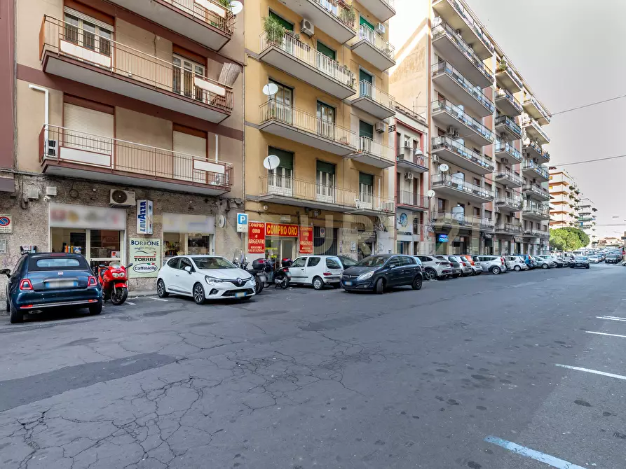 Immagine 4 di Locale commerciale in vendita  in Via Principe Nicola 27C, 29 a Catania