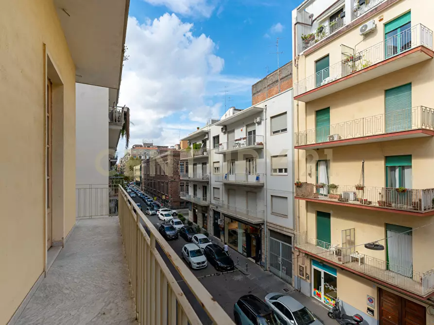 Immagine 16 di Pentalocale in vendita  in Via Milano 60 a Catania