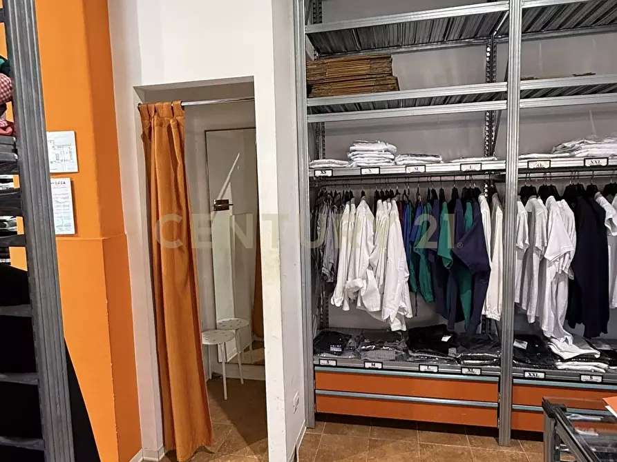 Immagine 14 di Attività commerciale in vendita  in Via Francesco Crispi 129 a Catania