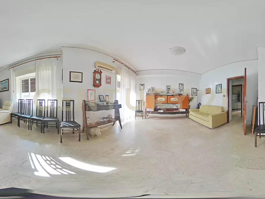 Immagine 55 di Pentalocale in vendita  in Via Fratelli Bandiera 13 a Gravina Di Catania