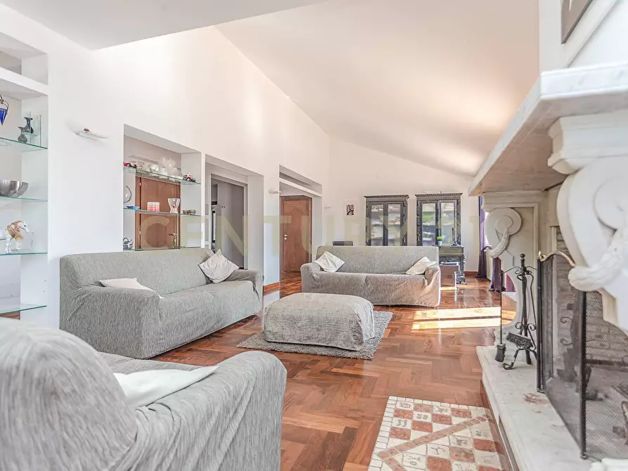 Immagine 12 di Villa in vendita  in Via Spiaggia del Lago 17b a Castel Gandolfo