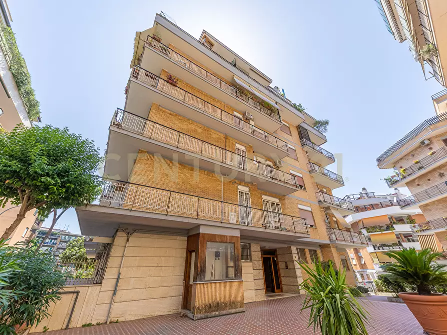 Immagine 112 di Trilocale in vendita  in Via Carlo Dossi 80 a Roma