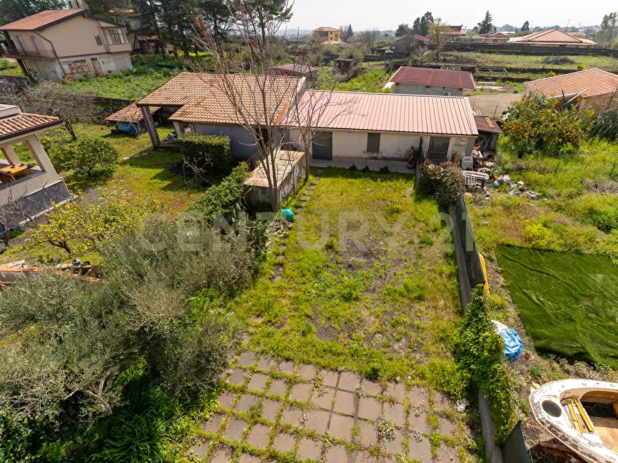 Immagine 42 di Casa bifamiliare in vendita  in Via Benedetto Croce 6 a Pedara