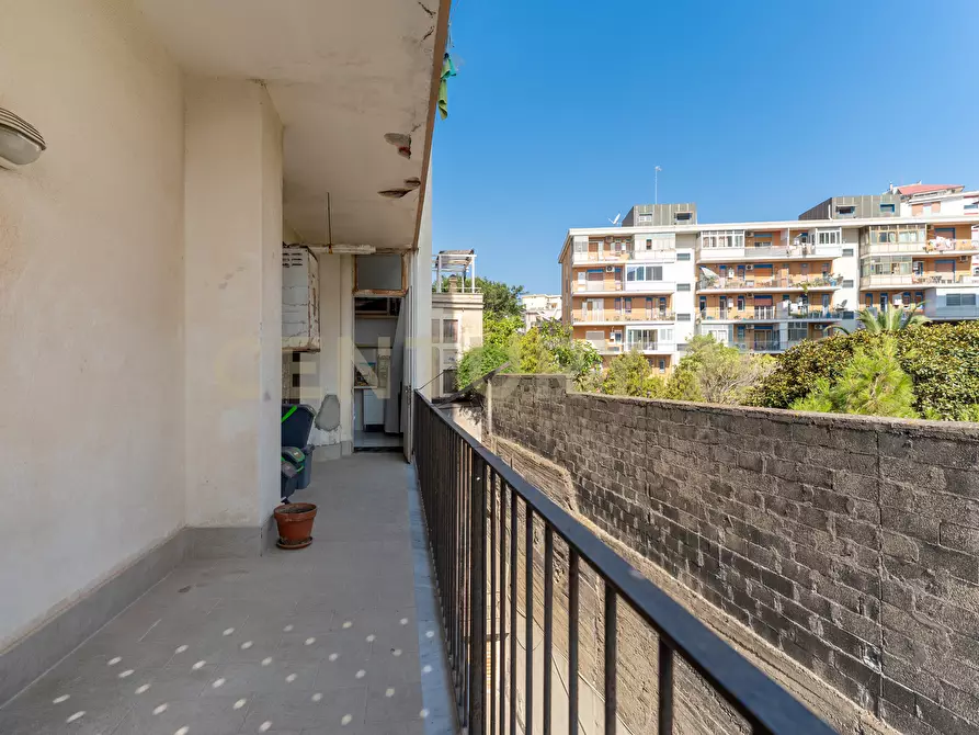 Immagine 27 di Bilocale in affitto  in Via delle Acacie 9 a Catania