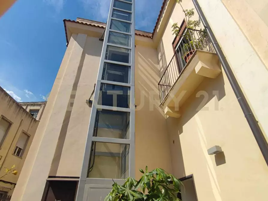 Immagine 7 di Palazzo in vendita  a Messina