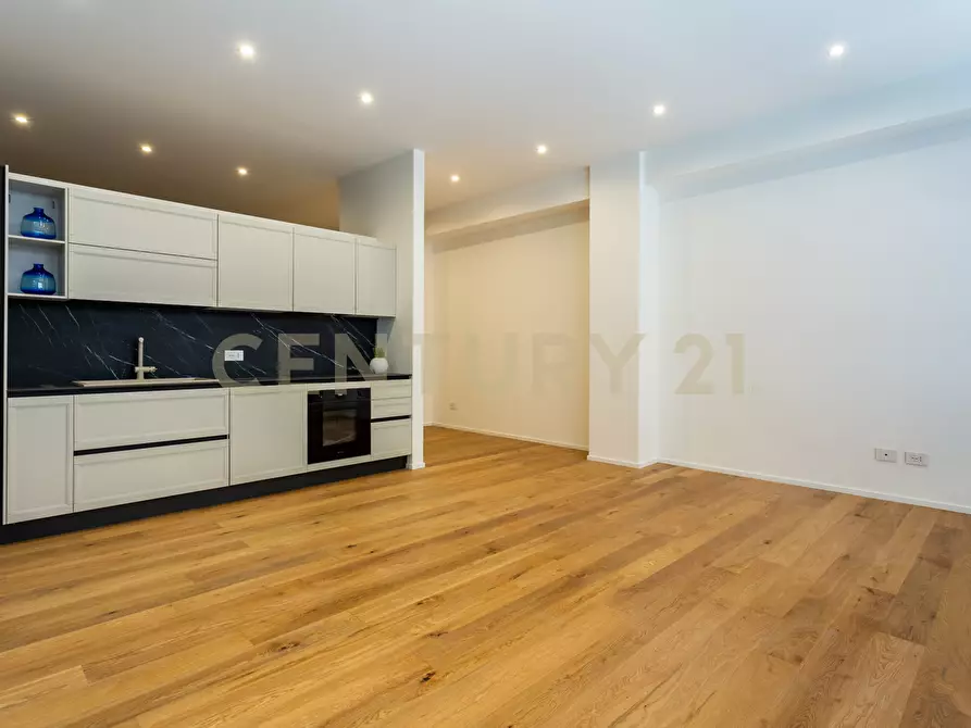 Immagine 2 di Loft/Open space in vendita  in Via dell'Olmata 30 a Roma