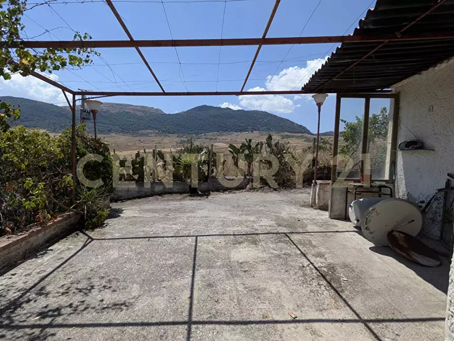 Immagine 2 di Villa in vendita  in Via Filippa Miccichè snc a Santa Cristina Gela