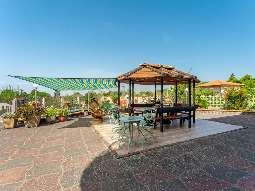 Immagine 2 di Villa in vendita  in Strada Provinciale 158 a Biancavilla