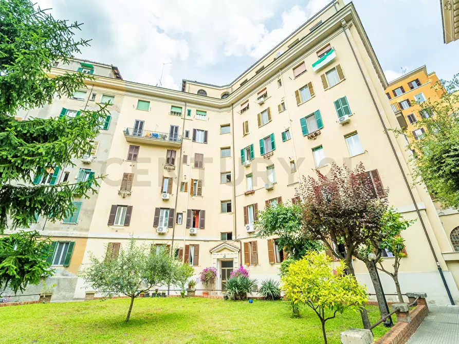 Immagine 2 di Trilocale in vendita  in Via Pietro Giannone 27 a Roma