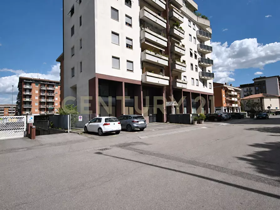 Immagine 1 di Ufficio in vendita  in Via Adriano Cristofoli 40 a Verona
