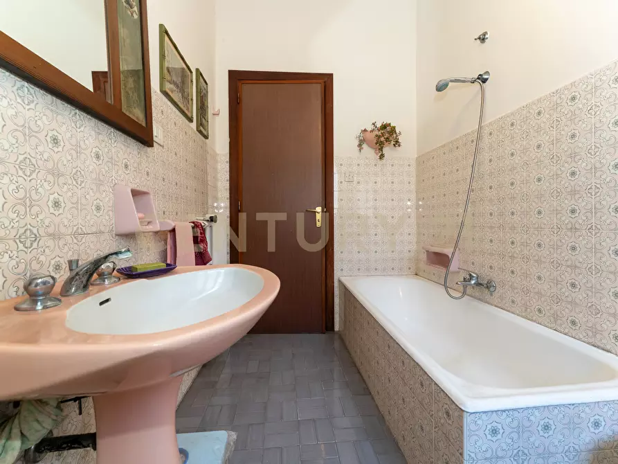 Immagine 40 di Pentalocale in vendita  in Via Redentore 15 a Catania