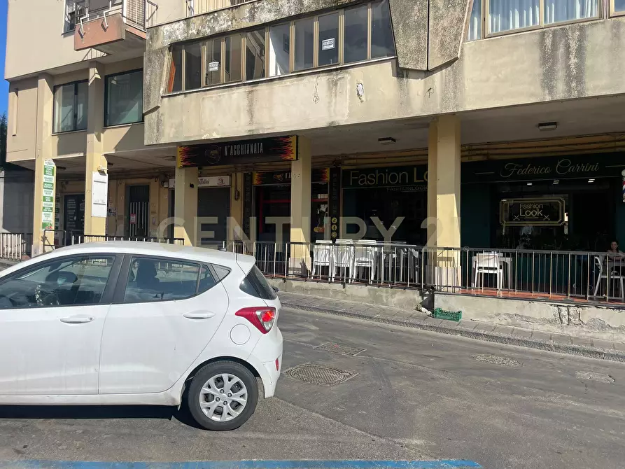 Immagine 17 di Locale commerciale in vendita  in Piazza Vittorio Emanuele a Nicolosi