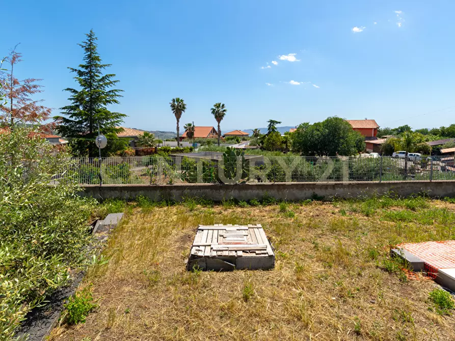 Immagine 21 di Villa in vendita  in SS284 a Adrano
