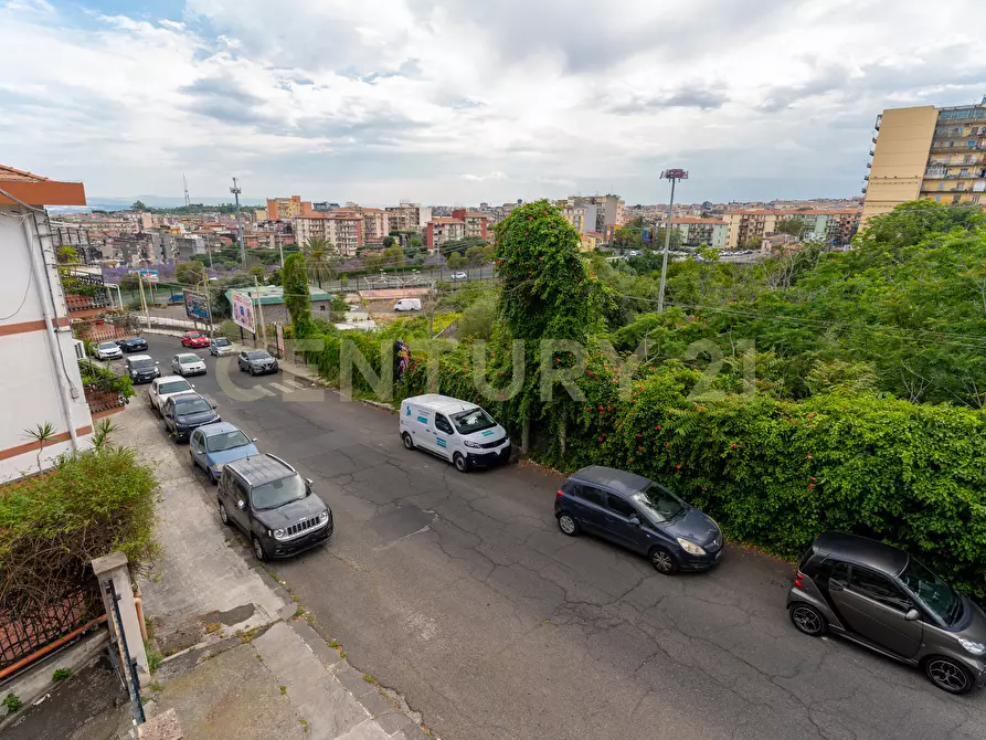 Immagine 43 di Trilocale in vendita  in Via Lo Jacono Francesco 19 a Sant'agata Li Battiati
